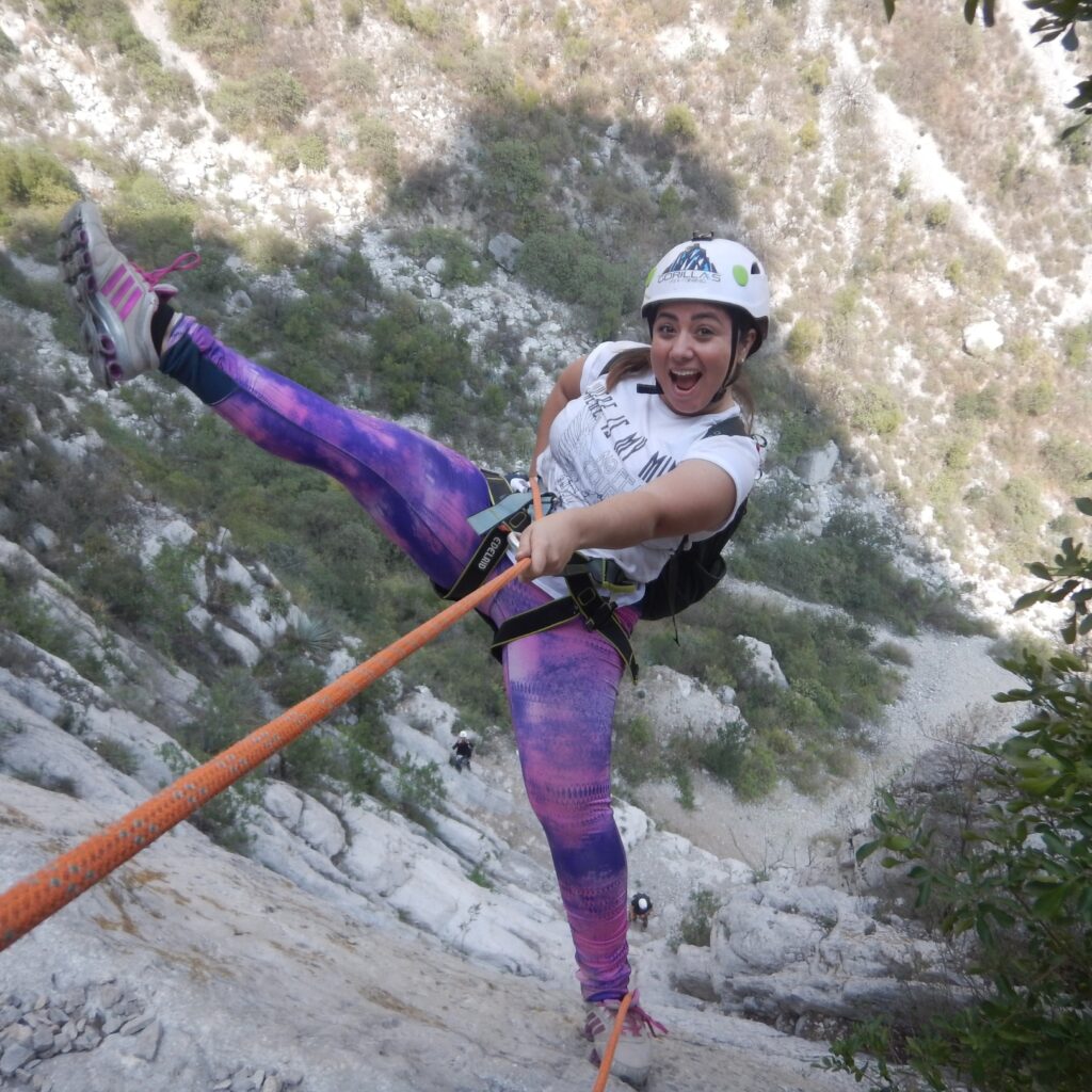 Punto de reunión: 7 am. Entrada al Parque Ecológico La Huasteca
 	Temporada: Todo el año, preferentemente invierno
 	Dificultad: Fácil
 	Retos: Senderismo, escalada asistida, 3 rapeles