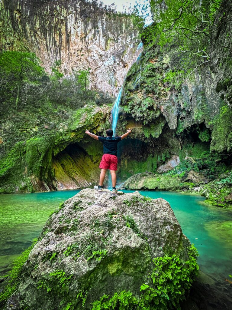 Punto de reunión: 6:30 pm. Estacionamiento Hotel Cola de Caballo. Santiago N.L
 	Temporada: Todo el año
 	Dificultad:  Fácil
 	Retos: Senderismo