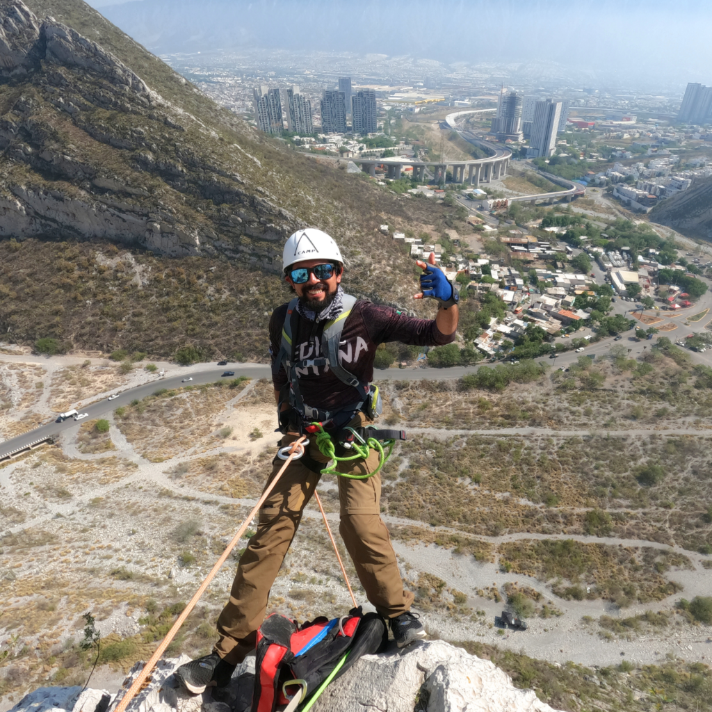 &nbsp;

 	Punto de reunión: 7 am, Entrada al parque ecológico la Huasteca.
 	Temporada: Todo el año, preferentemente invierno.
 	Dificultad: Fácil.
 	Retos: Senderismo, Escalada asistida, Desescalada, rapel.
