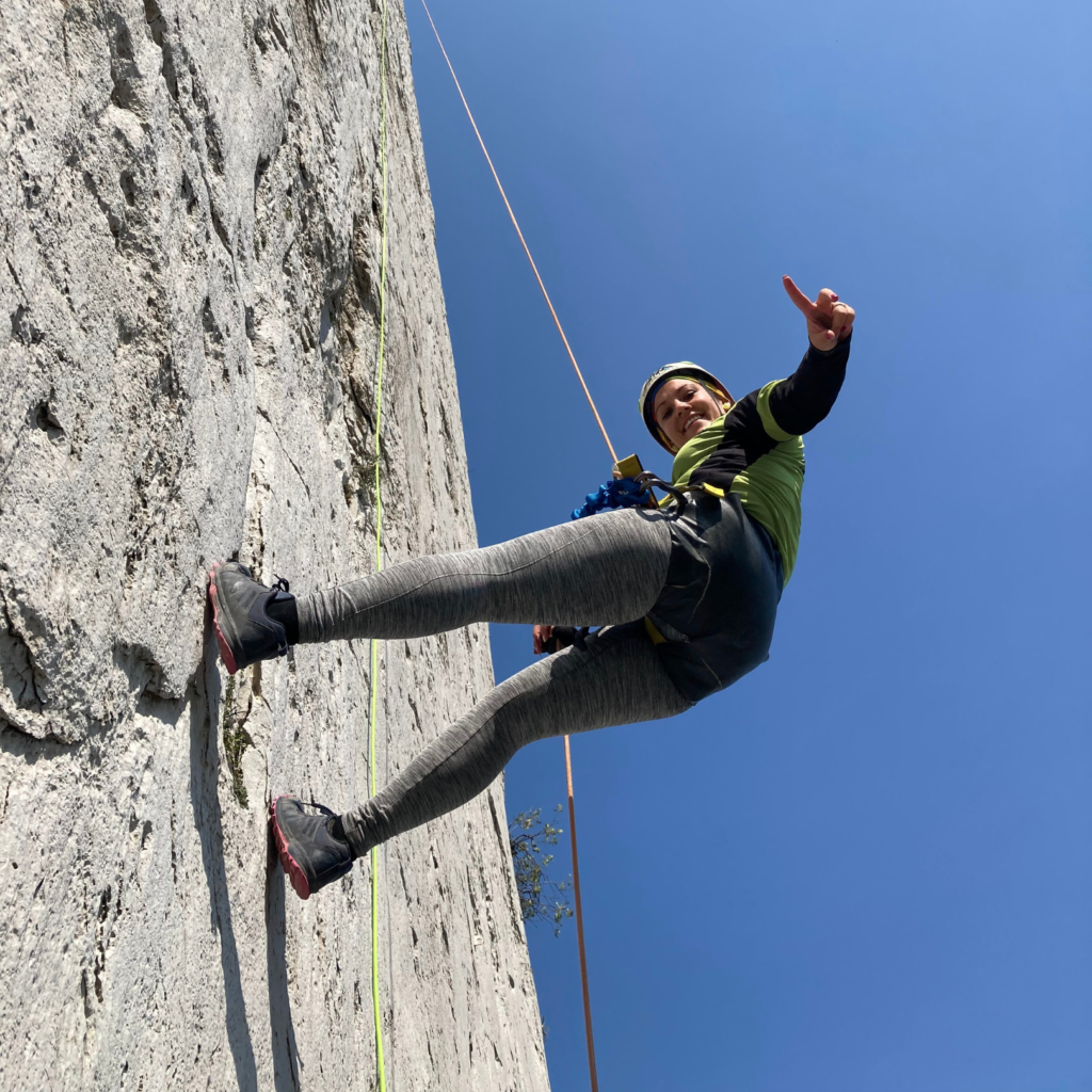 &nbsp;

 	Punto de reunión: 7 am, Entrada al parque ecológico la Huasteca.
 	Temporada: Todo el año, preferentemente invierno.
 	Dificultad: Fácil.
 	Retos: Senderismo, Escalada asistida, Desescalada, rapel.