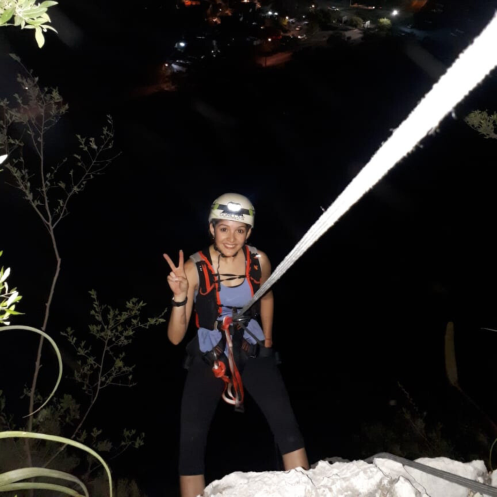 &nbsp;

 	Punto de reunión: 7 am, Entrada al parque ecológico la Huasteca.
 	Temporada: Todo el año, preferentemente invierno.
 	Dificultad: Fácil.
 	Retos: Senderismo, Escalada asistida, Desescalada, rapel.