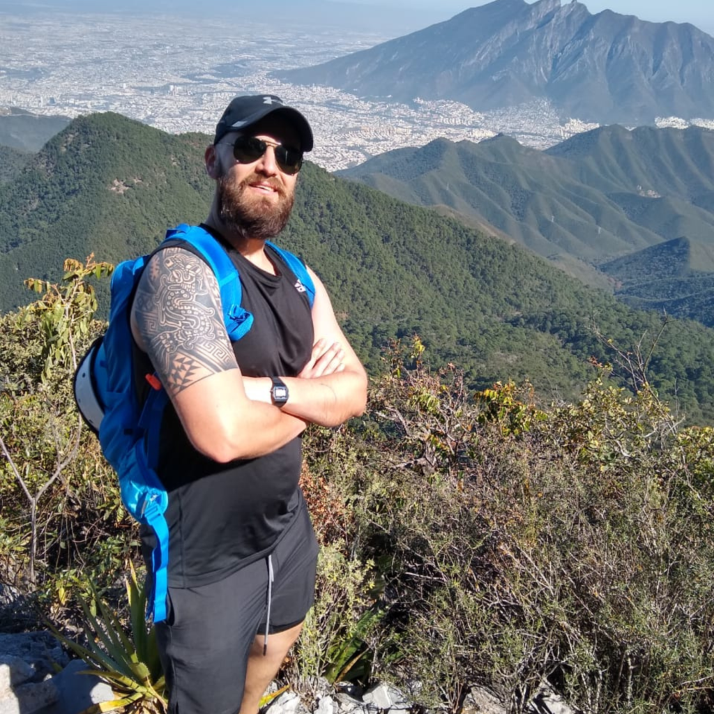Punto de reunión: 5:30 am. Entrada al Parque Ecológico Chipinque
Temporada: Todo el año, preferentemente invierno
Dificultad: Exigente
Retos: Senderismo, escalada asistida