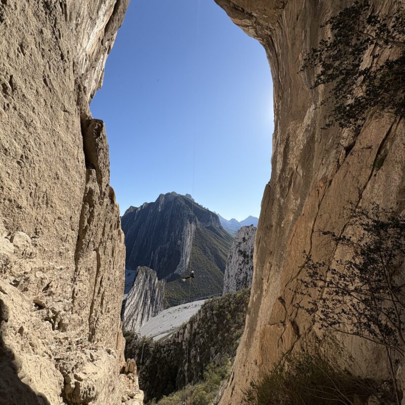 Cueva De La Virgen 100 Mts.